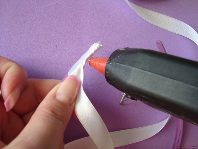 Как к пластику приклеить ткань: Чем удобнее всего приклеить ткань к ...