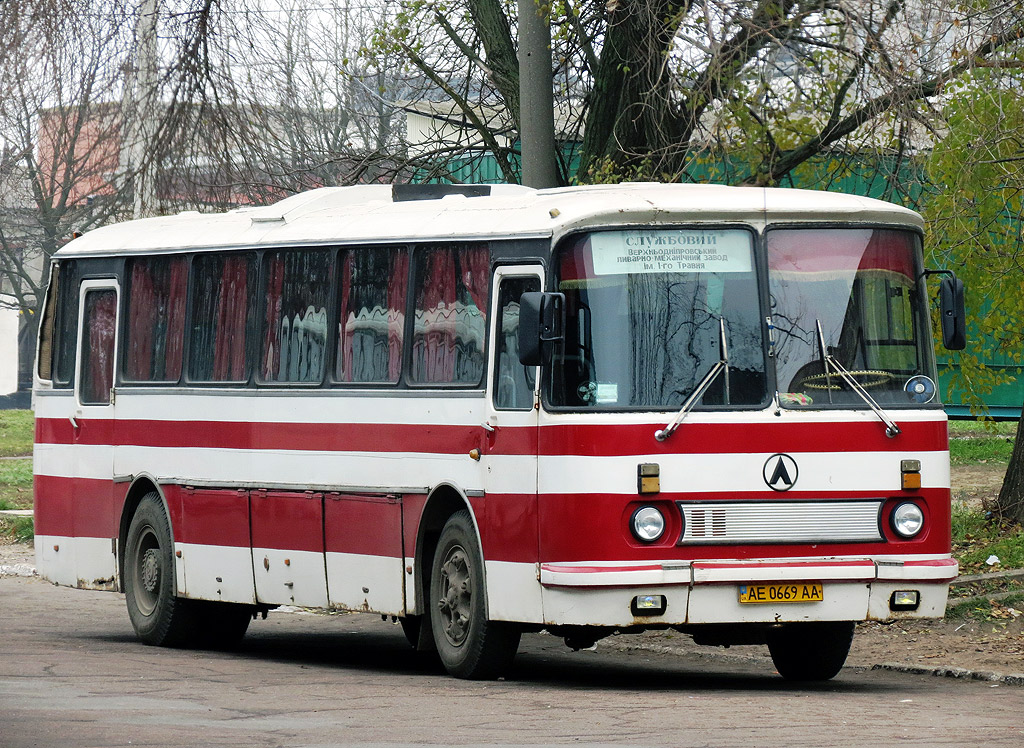Лаз 699 автобус дальнего. ЛАЗ 699. ЛАЗ-699 Карпаты. ЛАЗ 699 красный. ЛАЗ 699 оранжевый.