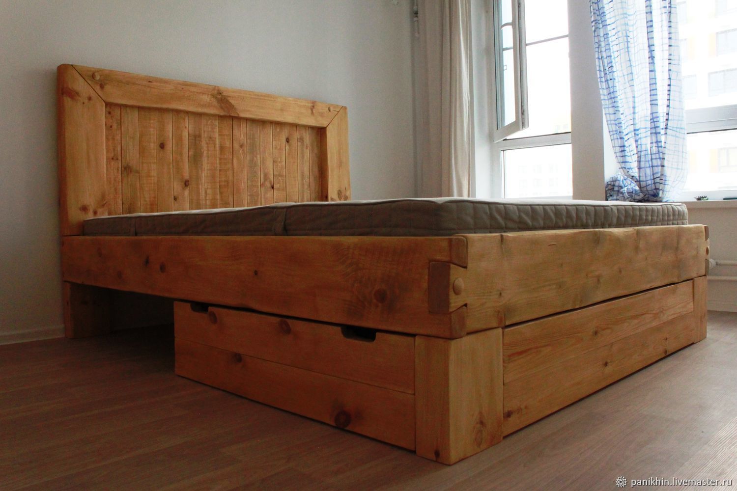 деревянные кровати из досок