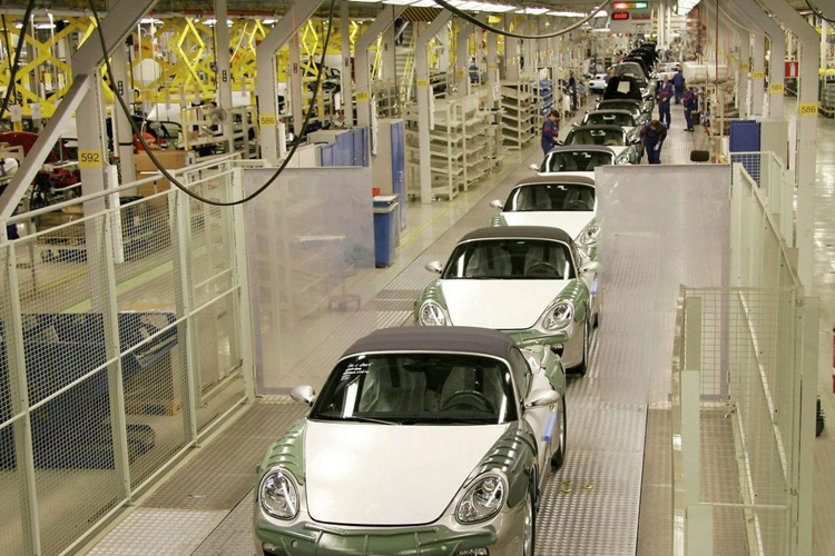 Сборка автомобилей Porsche на заводе Valmet в Финляндии