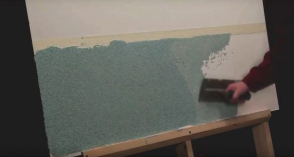Пример нанесения штукатурки разных цветов