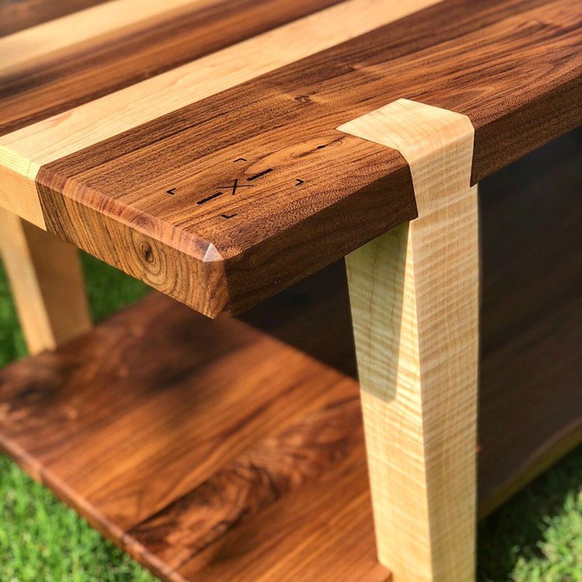 Сделать столик сам. Стол из досок. Деревянный стол из досок. Небольшой деревянный столик. Ножки для стола из досок.