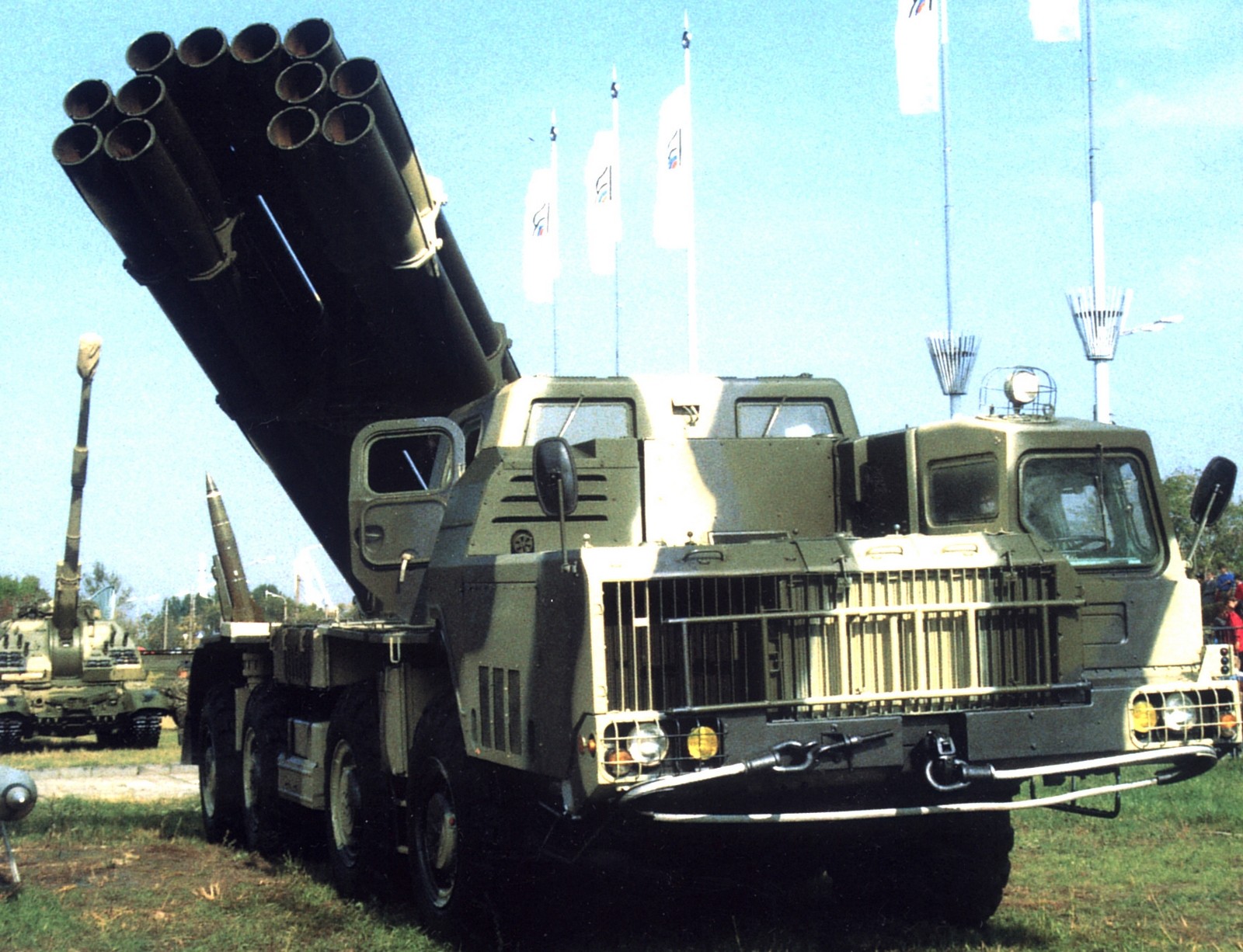 Пусковая установка 9А52 комплекса «Смерч» на шасси МАЗ-543М (из проспекта «Росвооружение»)