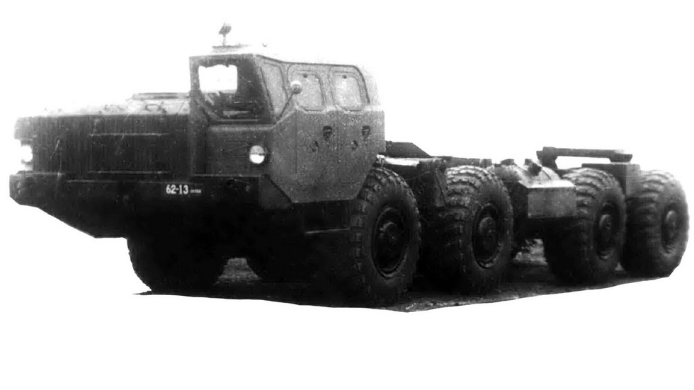 Опытное шасси МАЗ-543В с одной передней кабиной (из архива НИИЦ АТ)