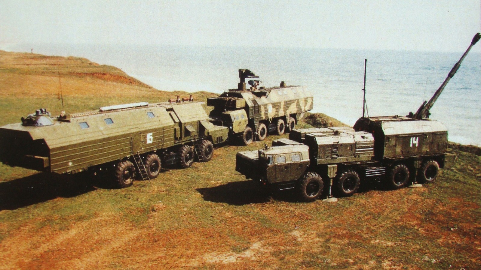 Береговой артиллерийский комплекс «Берег» на трех автомобилях МАЗ-543М (из архива завода «Баррикады»)