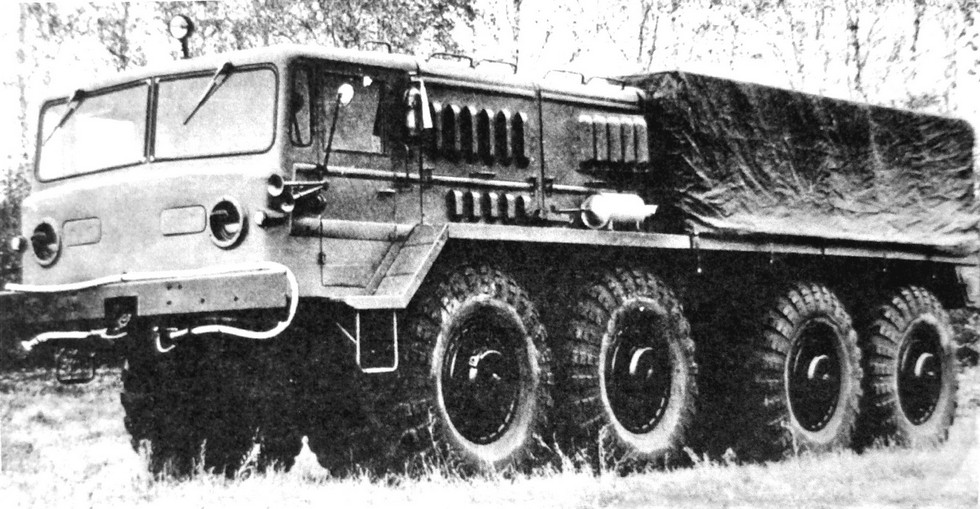 Поздний двухфарный вариант автомобиля МАЗ-535А (из архива J. Vollert)
