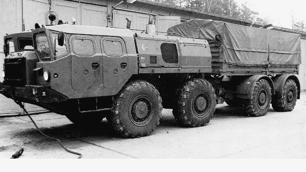 Бортовой автомобиль-тягач на шасси МАЗ-543 в Народной армии ГДР