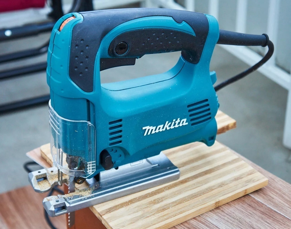 Лобзик Makita 4326