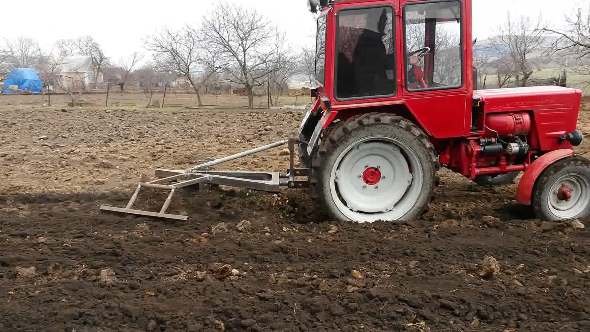 Трактор t25 с самодельными плугами