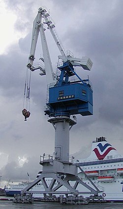 Crane at Tallinn harbor.jpg