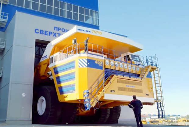 2015 Belaz 75710 is biggest and heaviest mining dump truck in the world, can lift 450 tonnes