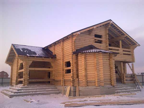  отделка деревянного дома из оцилиндрованного бревна .